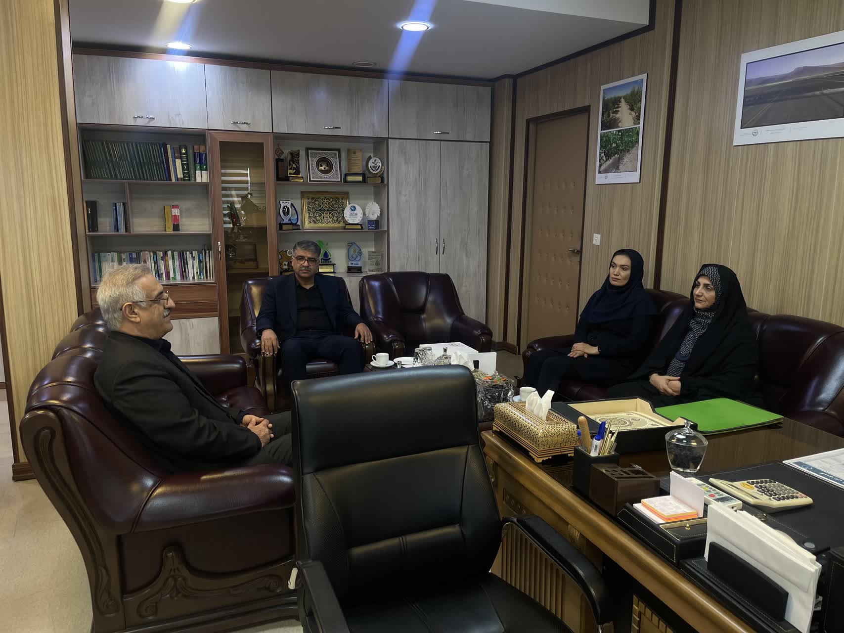 دیدار فاطمه خمسه و معاون وزیر جهاد کشاورزی در امور آب و خاک