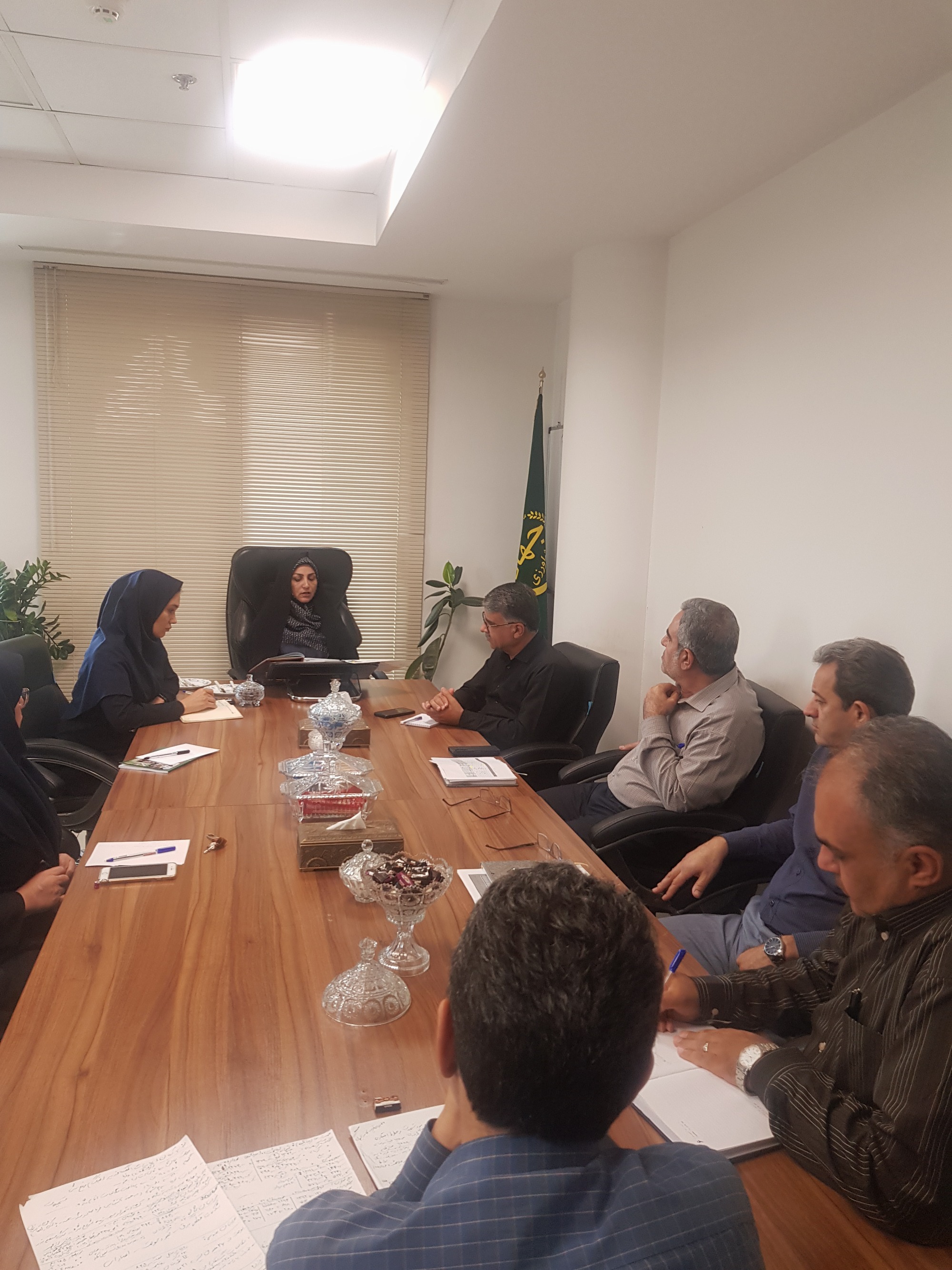 برگزاری نشست فاطمه خمسه با کارکنان دفتر هماهنگی امور استانها